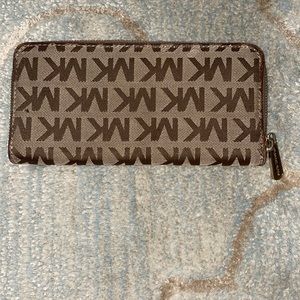 Authentic Michael Kors Wallet brown & tan